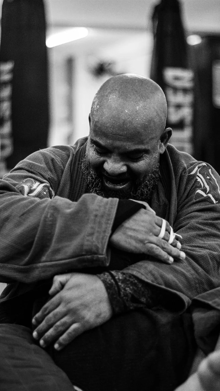 Treino de alunos no tatame da BAZE