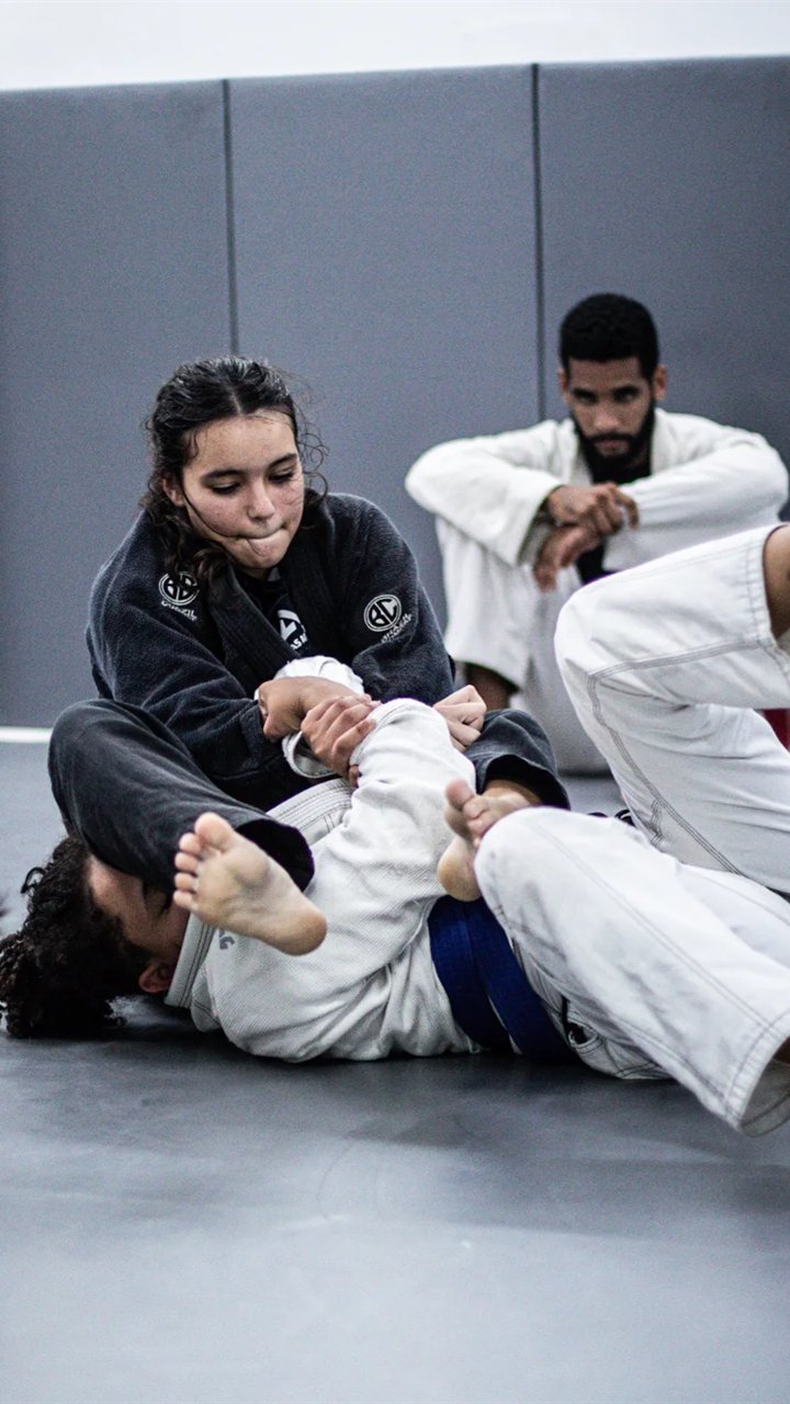 Alunos da BAZE em treino de jiu-jitsu